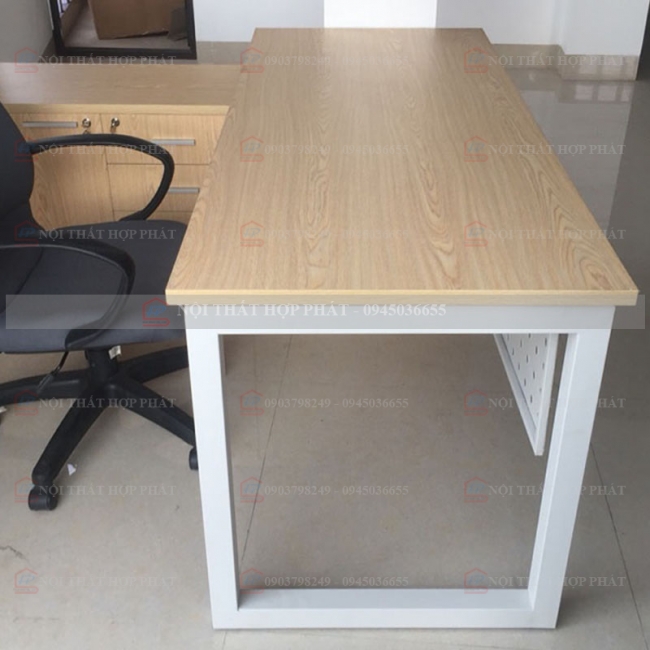 Bàn Làm Việc Chân Sắt BLVCS024 